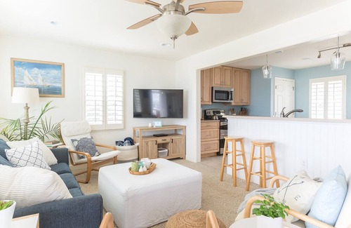 Surry House | Two King Suites Across the River from Williamsburg.