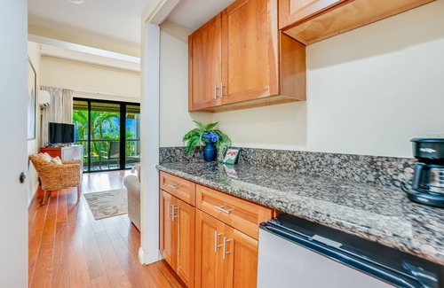Princeville Apartment | Two-level condo with AC, lanai, 2 pools & 8 tennis courts - walk to beach