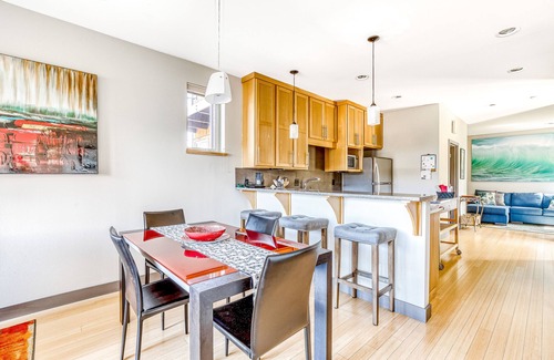 Mosier Condo | Two-level condo with majestic Columbia River view, patio, balcony & WiFi