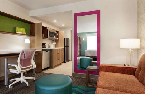 Portland House | Two miles from Portland Airport
