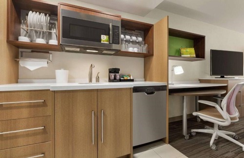 Portland House | Two miles from Portland Airport