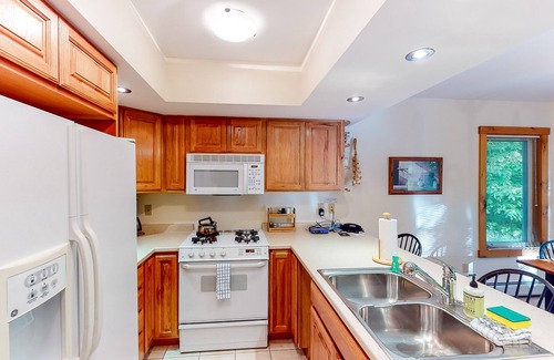 North Troy Condo | Two neighboring condos - walk to lifts, water park, & golf course