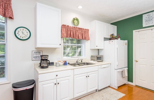 Sapphire Cabin | Two-part villa near the slopes with hot tub, pools, golf on-site, & fast WiFi