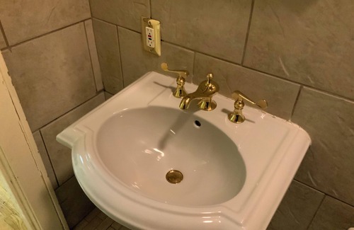 Columbia Apartment | Two room suites, 1 minute to shopping and restaurants.