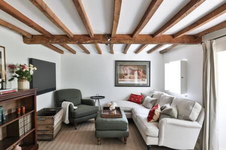 Upper Oddington House | Two Rose Walk Cottage Cotswolds