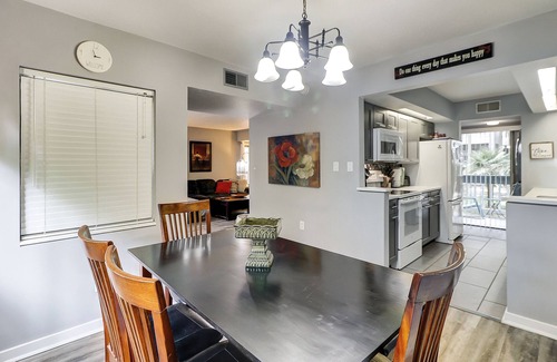 Hilton Head Villa | Two-story villa with 3 pools, tennis & bikes - walk to Coligny Plaza & beach