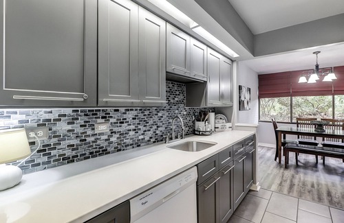 Hilton Head Villa | Two-story villa with 3 pools, tennis & bikes - walk to Coligny Plaza & beach