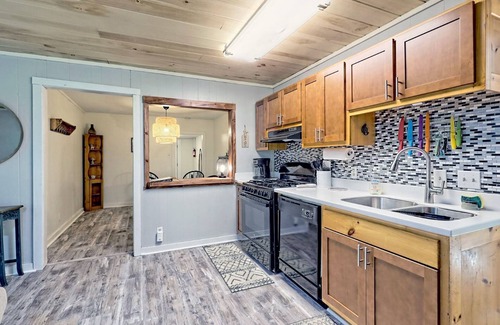 Clayton House | Two Stylish Homes in one Listing. Inside Clayton city limits. Two Hot Tubs.