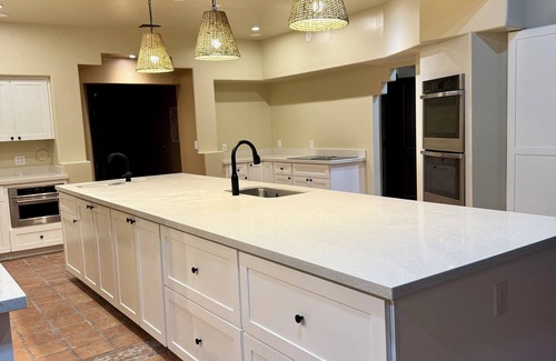 Gold Canyon House | TWO Water slides, Pickleball Court, mini golf, lawn Chess