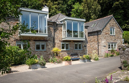 Kingsbridge Cottage | Twysden Cottage - a cottage that sleeps 6 guests in 3 bedrooms