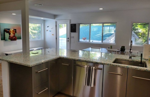 Rio Vista House | TXST Hideaway nestled near the San Marcos River