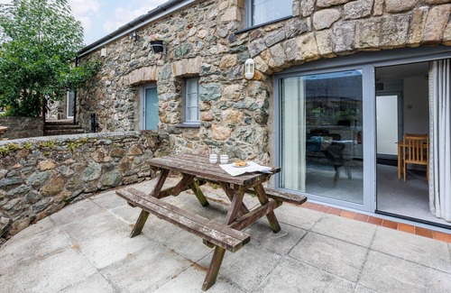 Ty Croes Cottage | Ty Arthur: Ground-Floor Apartment for Two in Aberffraw | Managed by Anglesey Holiday Lettings