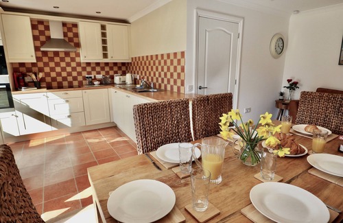 Pembroke Cottage | TY CASTELL, family friendly, with a garden in Pembroke