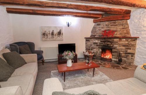 Llanybydder House | Ty Ceffylau