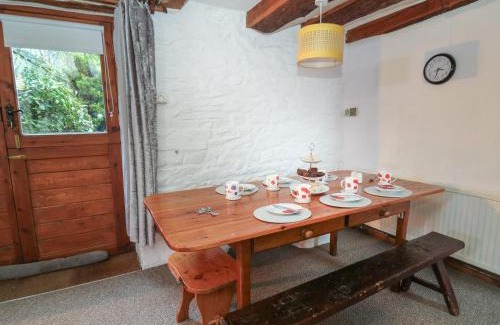 Llanybydder House | Ty Ceffylau