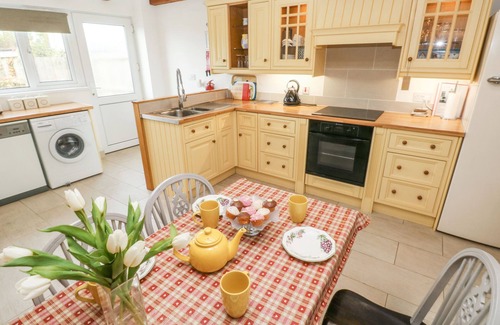 Llansaint Cottage | TY CRYDD, pet friendly, character holiday cottage in Kidwelly