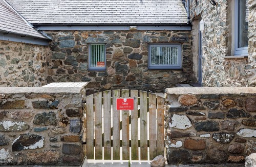 Ty Croes Cottage | Ty Cwyfan: 3‑Bed Ground-Floor Apartment in Aberffraw | Managed by Anglesey Holiday Lettings