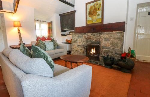 Rhoscolyn House | Ty Gwyn