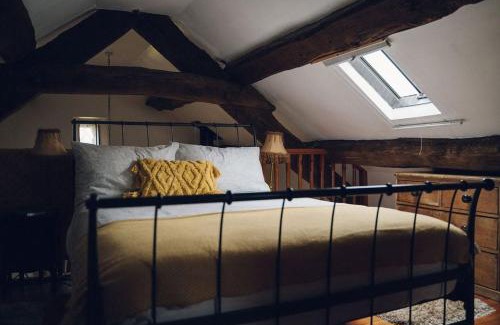 Beddgelert Apartment | Ty Hebog - Charmingly Restored 17th Century Grade II Listed Barn with Cosy Log Burner