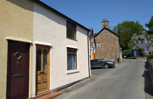 Llanrhaeadr-ym-Mochnant House | Ty Idris