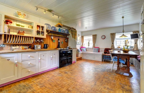 Garndolbenmaen House | Ty Isaf - Two Bedroom House, Sleeps 4