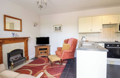 Tywyn Cottage | TY LLAETH COTTAGE, pet friendly, with a garden in Tywyn