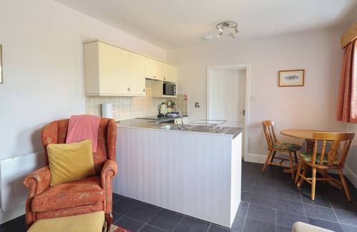 Tywyn Cottage | TY LLAETH COTTAGE, pet friendly, with a garden in Tywyn