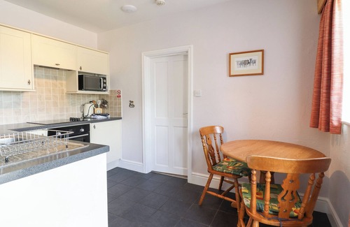 Tywyn Cottage | TY LLAETH COTTAGE, pet friendly, with a garden in Tywyn