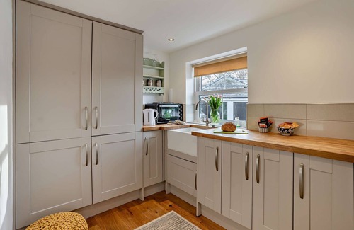 Abergavenny House | Ty-Llew Hideaway - One Bedroom House, Sleeps 2