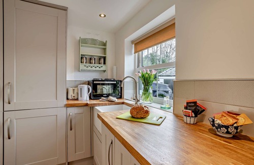Abergavenny House | Ty-Llew Hideaway - One Bedroom House, Sleeps 2