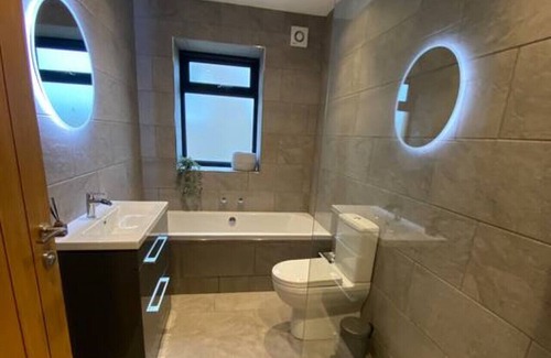 Penycwm Apartment | Ty Melyn Balcony (Apt 2) · Modern balcony property, Sea views over Newgale