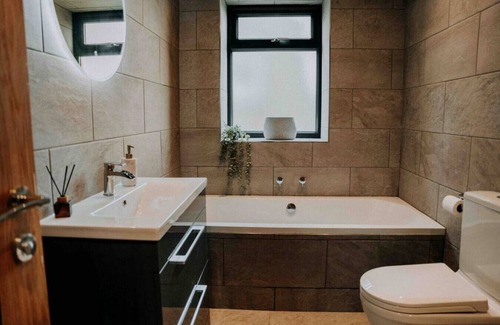 Penycwm Apartment | Ty Melyn Balcony (Apt 2) · Modern balcony property, Sea views over Newgale