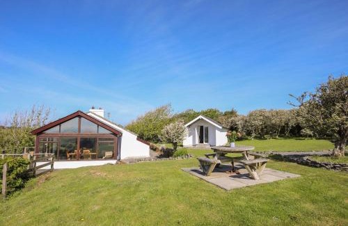 Rhoscolyn House | Ty Mynydd