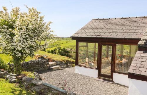 Rhoscolyn House | Ty Mynydd