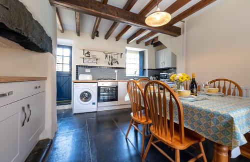 Dolgellau House | Ty Newydd - Two Bedroom House, Sleeps 4