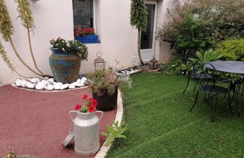 Saint-Pol-de-Leon House | Ty Pempoul - logement 2 chambres - 100 m de la plage