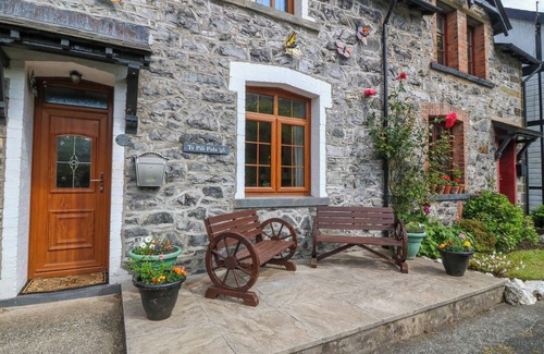 Gwynedd- Snowdonia House | TY PILI PALA, family friendly, with a garden in Betws-Y-Coed