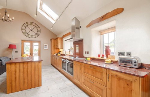 Garn Fadryn House | Ty'r Mynach - Nine Bedroom House, Sleeps 24