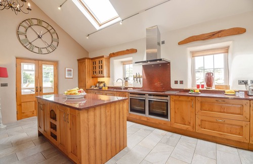 Garn Fadryn House | Ty'r Mynach - Nine Bedroom House, Sleeps 24