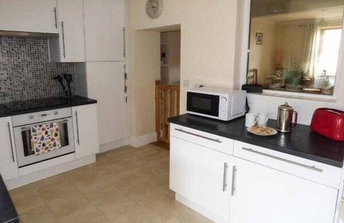Burry Port Cottage | TY TWT, pet friendly, country holiday cottage in Burry Port