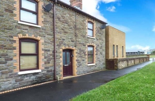 Burry Port Cottage | TY TWT, pet friendly, country holiday cottage in Burry Port