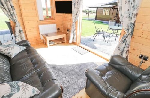 Dwyran Ski Chalet | Ty Will, Parc Y Fronwen