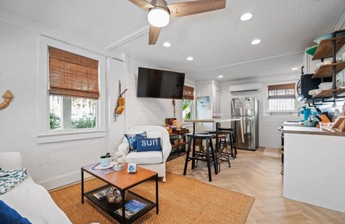Savannah Beach House | Tybee Beach house is located close to the Beach, Restaurants, and Shopping!