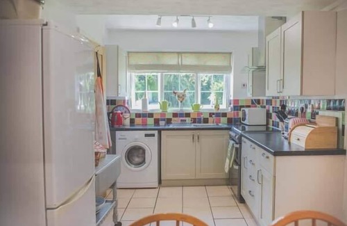 Cemaes Bay Cottage | TYDDYN GYRFA COTTAGE, pet friendly, with open fire in Cemaes Bay