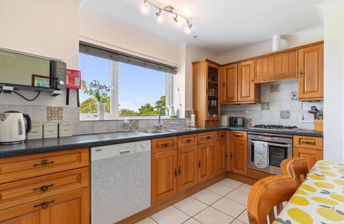 New Quay Cottage | TYDU VIEW, family friendly, with open fire in New Quay