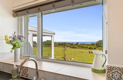 New Quay Cottage | TYDU VIEW, family friendly, with open fire in New Quay