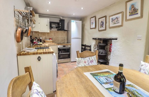 Barmouth Cottage | TYN Y COED COTTAGE, pet friendly, with open fire in Barmouth