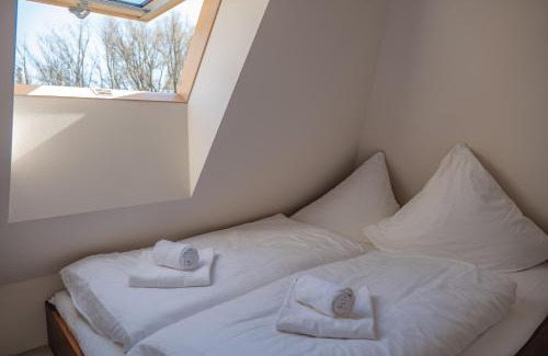 Pelzerhaken Hotel | Typ C2 Mini Lodge - Kalama Beach Park 1