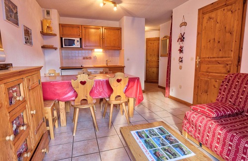 Notre-Dame-de-Bellecombe Apartment | Typical apartment at the foot of the slopes with balcony, Wi-Fi, parking