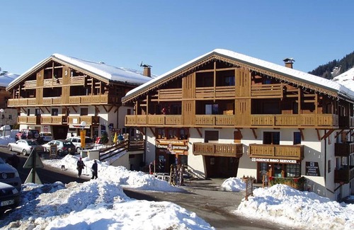 Notre-Dame-de-Bellecombe Apartment | Typical apartment at the foot of the slopes with balcony, Wi-Fi, parking